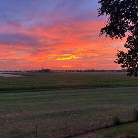 B&B Op De Brabantse Wal Halsteren Екстериор снимка