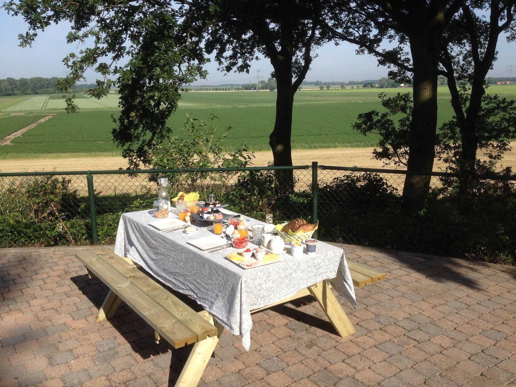 B&B Op De Brabantse Wal Halsteren Екстериор снимка